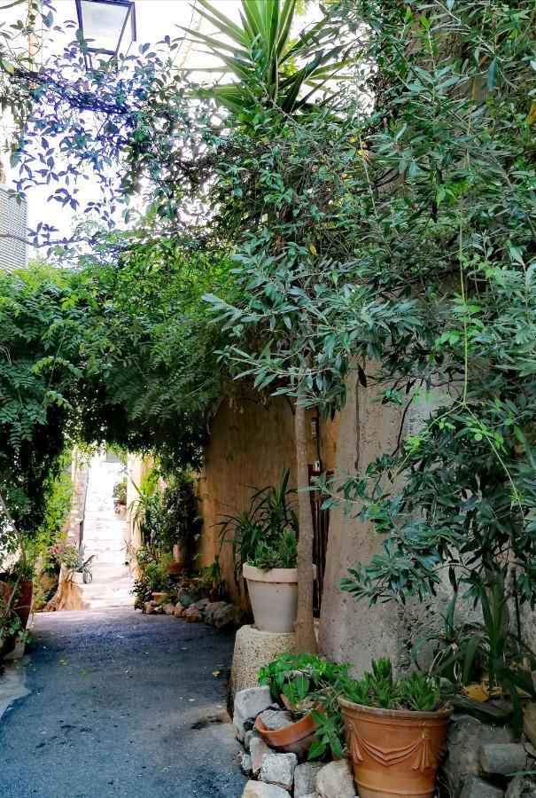 Beautiful Renovated Studio With View- Old 히에레 외부 사진